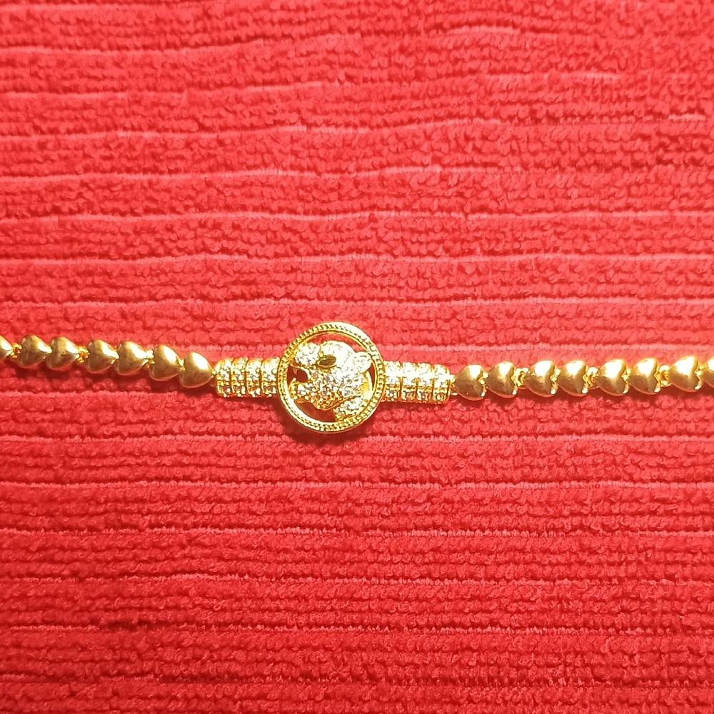 Elegant Gold Bracelet with Crystal Accents